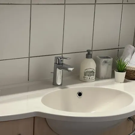 Homes 1 *